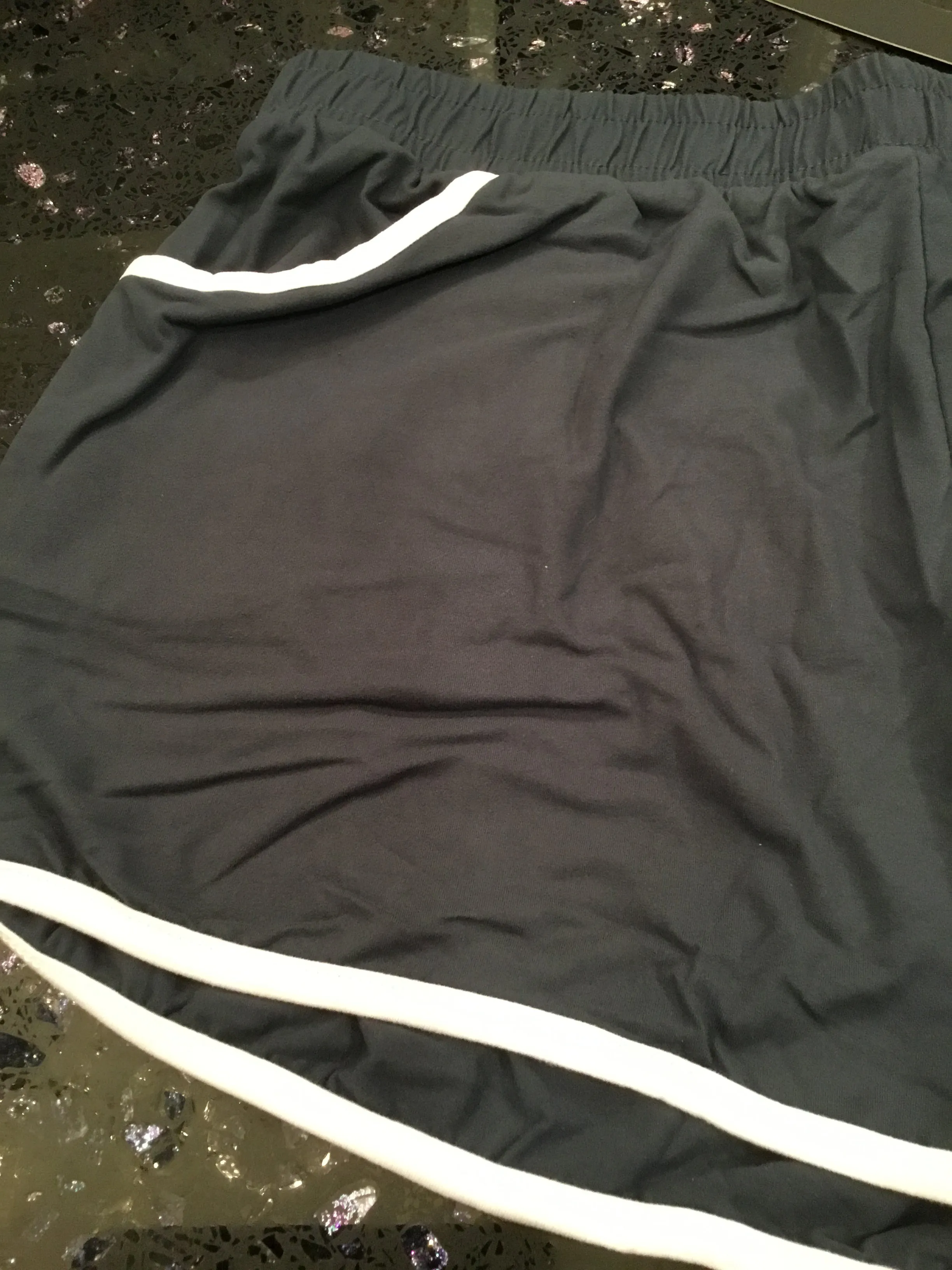 Dolphin shorts with contrast piping and wide pockets - Charcoal