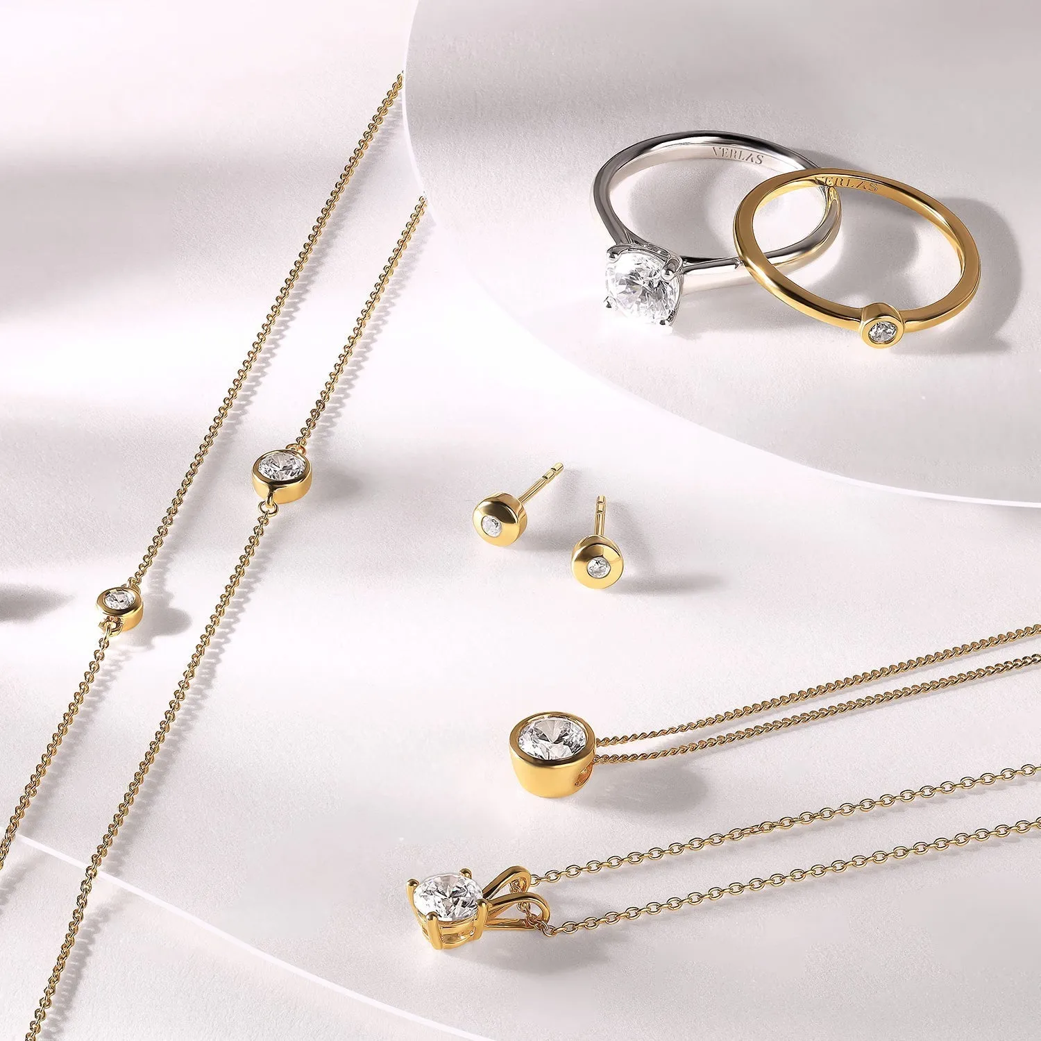 Timeless Round Ring