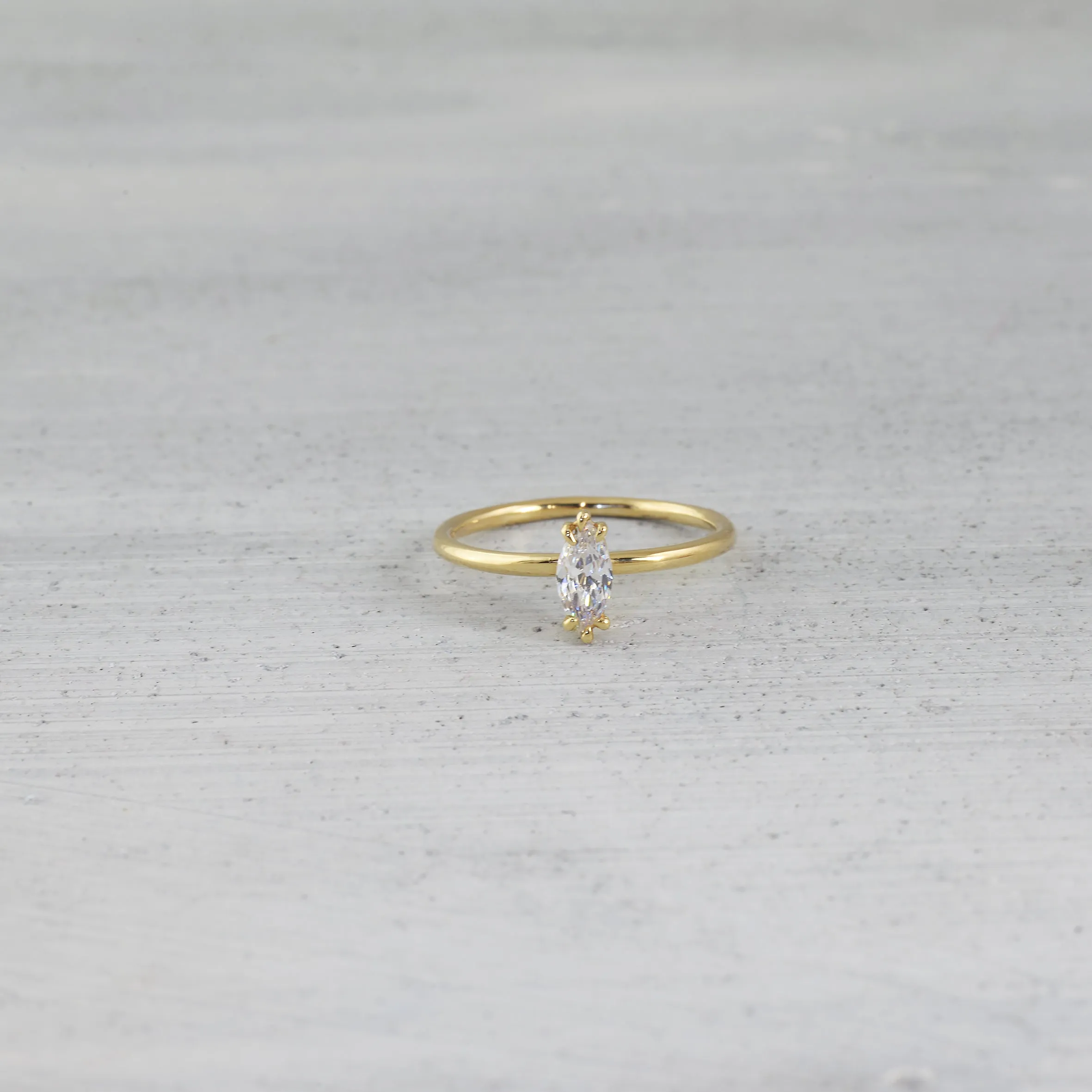 Vertical marquise solitaire Ring - 14K/ 18K Gold