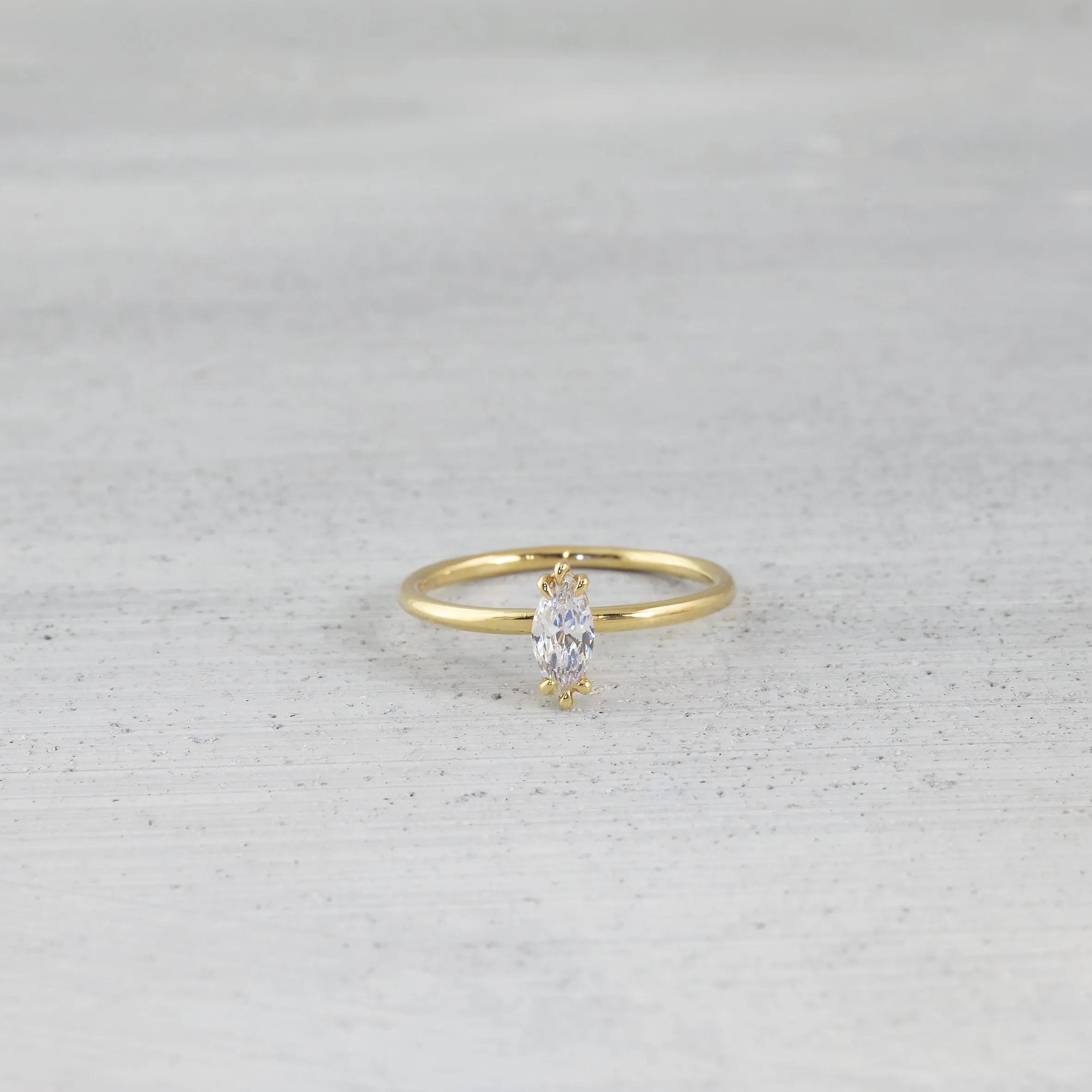 Vertical marquise solitaire Ring - 14K/ 18K Gold