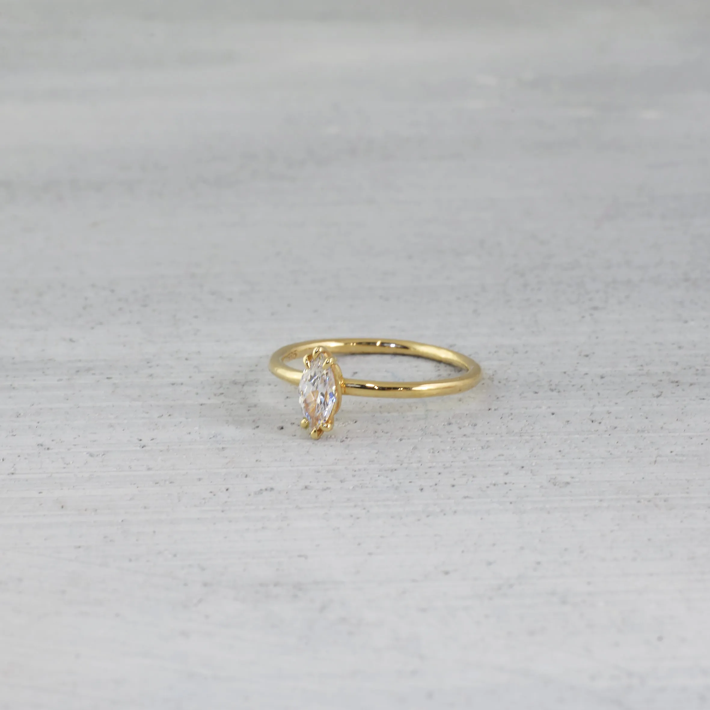 Vertical marquise solitaire Ring - 14K/ 18K Gold