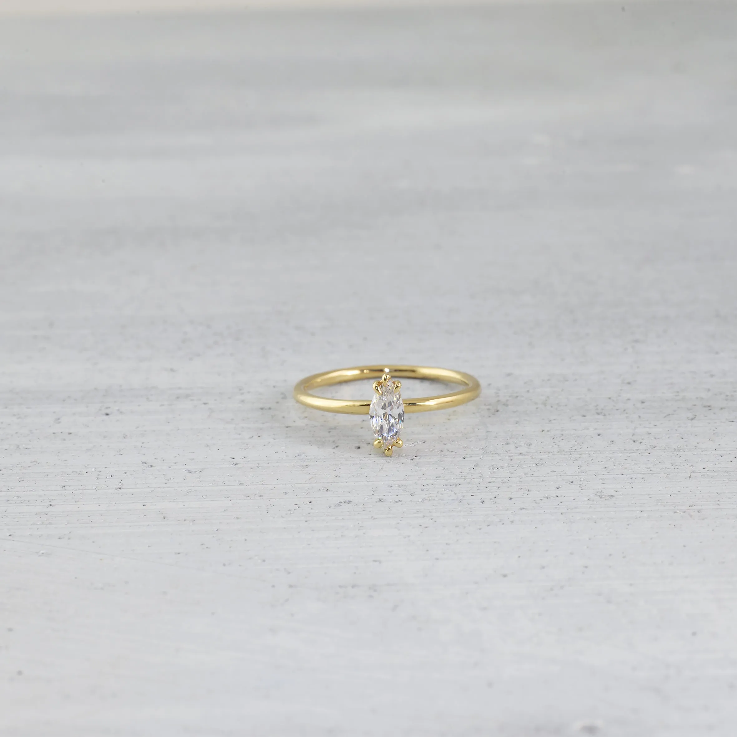 Vertical marquise solitaire Ring - 14K/ 18K Gold